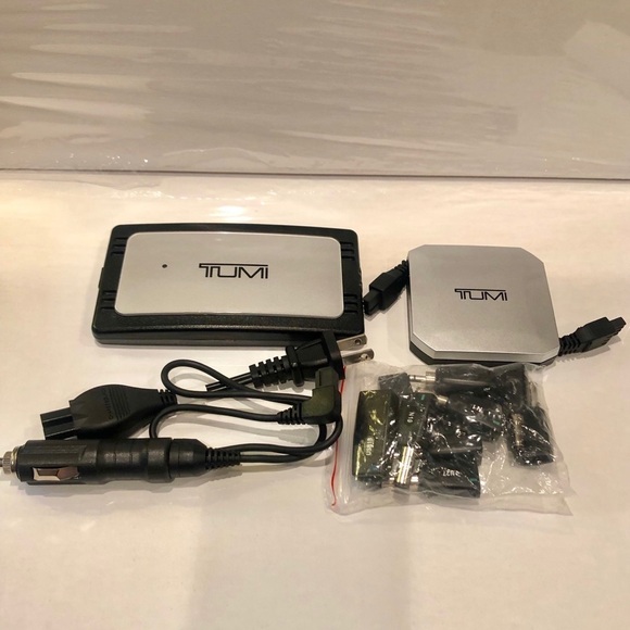 New Tumi Ultra SLIM Universal Power Adapter Kit - Picture 2 of 4